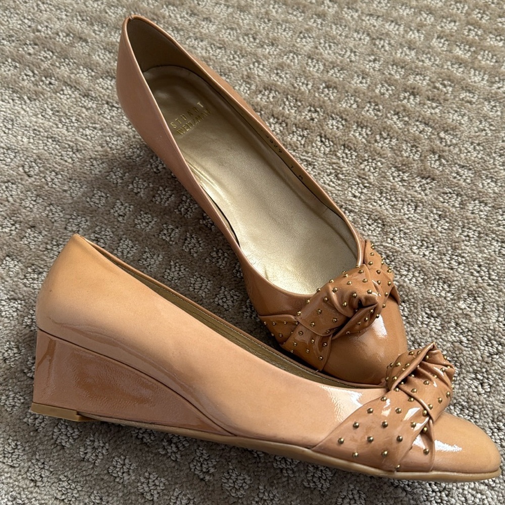 Stuart Weitzman patent leather wedge shoes tan size 7